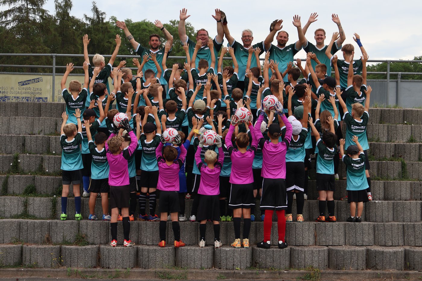 Die Teilnehmerinnen und Teilnehmer des Sporcher Fußballcamps 2026